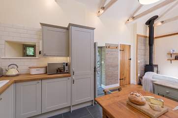 Compact and well-equipped kitchen.