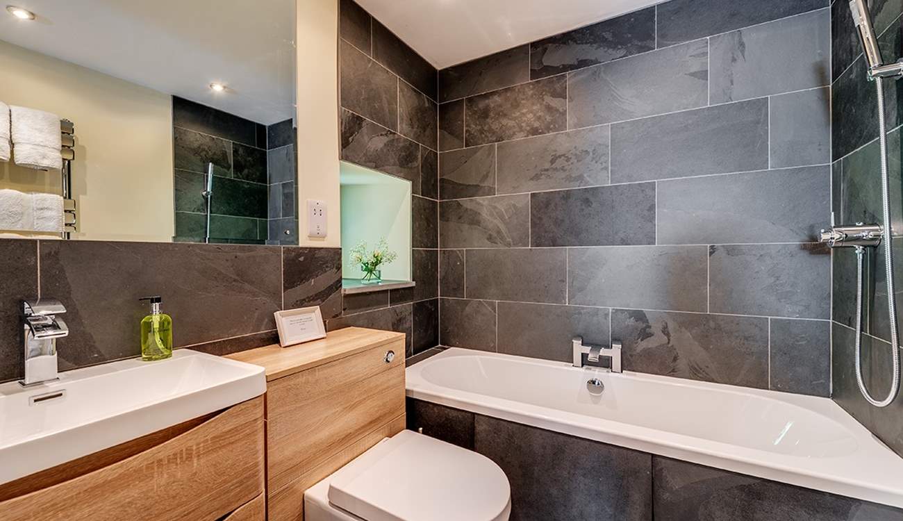 Imagine sinking into this glorious bath after a full day of adventure, perfect.