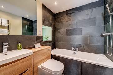 Imagine sinking into this glorious bath after a full day of adventure, perfect.