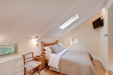 What a stunning bedroom!