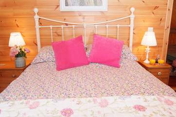 The main bedroom is on the first floor. It has a large en suite, high ceilings and so much space. We're pleased to advise that the king-size bed has been replaced by a 'zip and link' bed that can either be made up as a super-king double or twin beds.