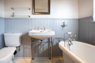 A wow bathroom that allows you to soak into your holiday.