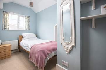 We are pleased to advise this is now a bedroom with a single bed (3')