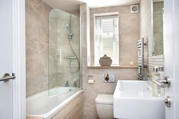 The stylish bathroom.