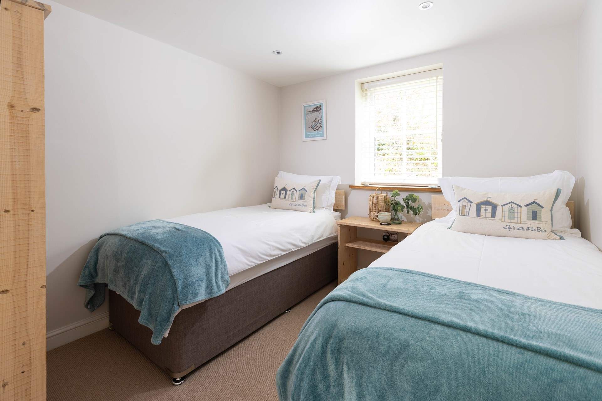 The twin bedroom offers great flexibility for guests staying. 