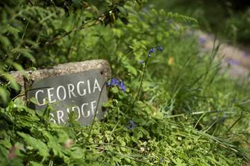 Welcome to Georgia Bridge. Set down flower-filled country lanes but only a few miles from St Ives in one direction and Penzance in the other.