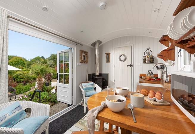 And allows the natural light to stream effortlessly through your hideaway.