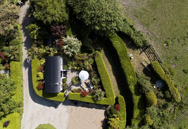 Magical moments await at this dreamy secluded hut. 