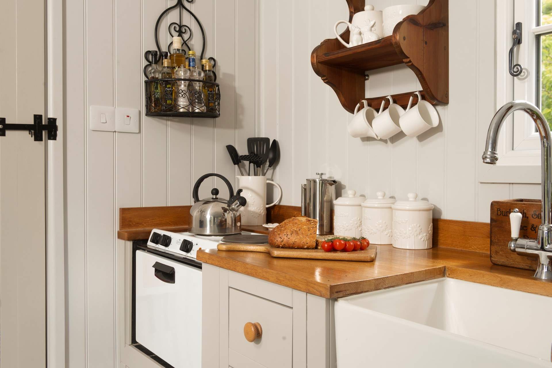 And has been beautifully finished throughout. 