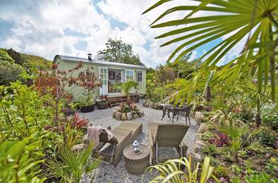The Shepherd's Hut at Georgia Bridge. Sleeps 2, 3.1 miles SW of St Ives