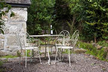 Al fresco eating.