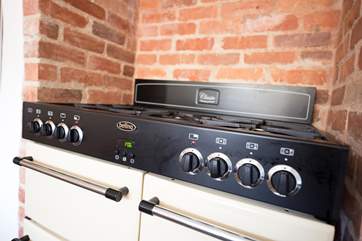 The dual fuel cooker (gas hob, electric oven).