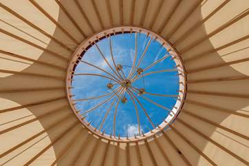 With the traditional clear roof - sky gazing from the bed is a must!