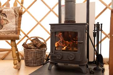 The wood-burner ensures year-round cosiness.