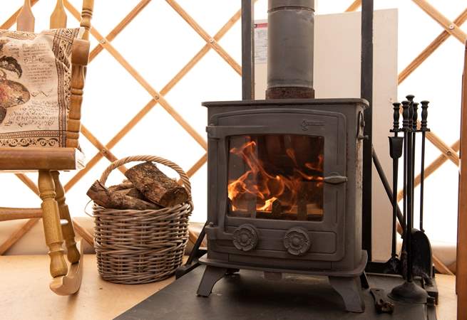 The wood-burner ensures year-round cosiness.