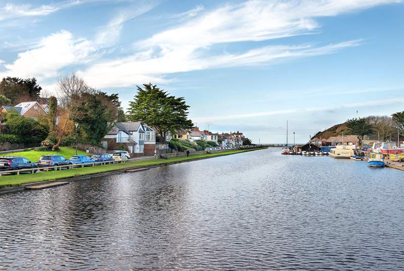 Discover Bude's canal either on foot, bike, canoe, kayak or pedalo!