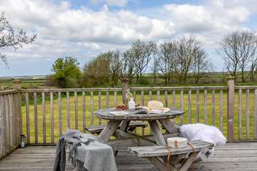 Alfresco dining in a heavenly countryside setting.