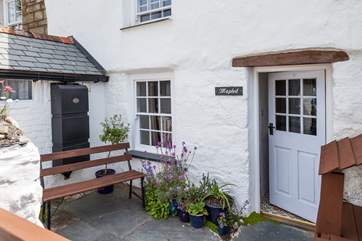 The welcoming exterior of Mapled Cottage. You even have a little bench at the front, to sit and chat.