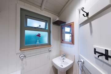 The en suite shower-room.