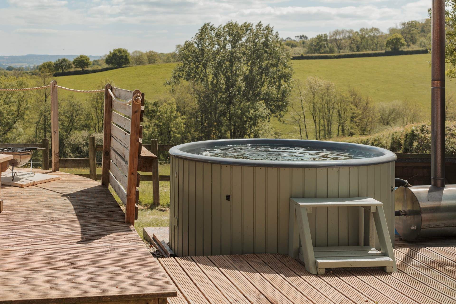 The heavenly hot tub turns daydreams into reality.