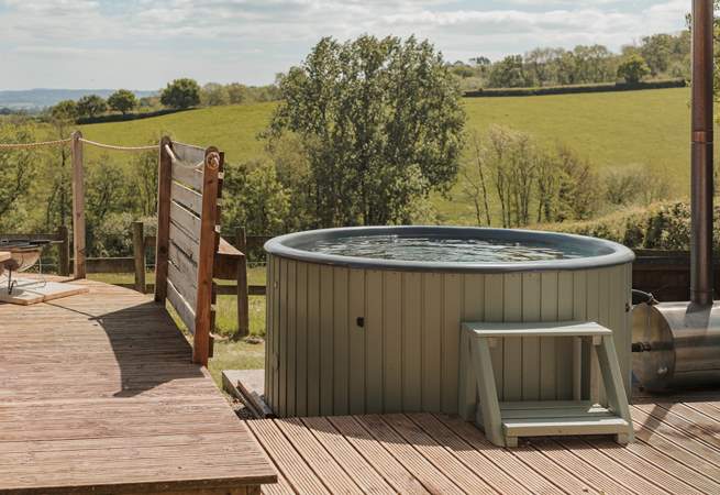 The heavenly hot tub turns daydreams into reality.
