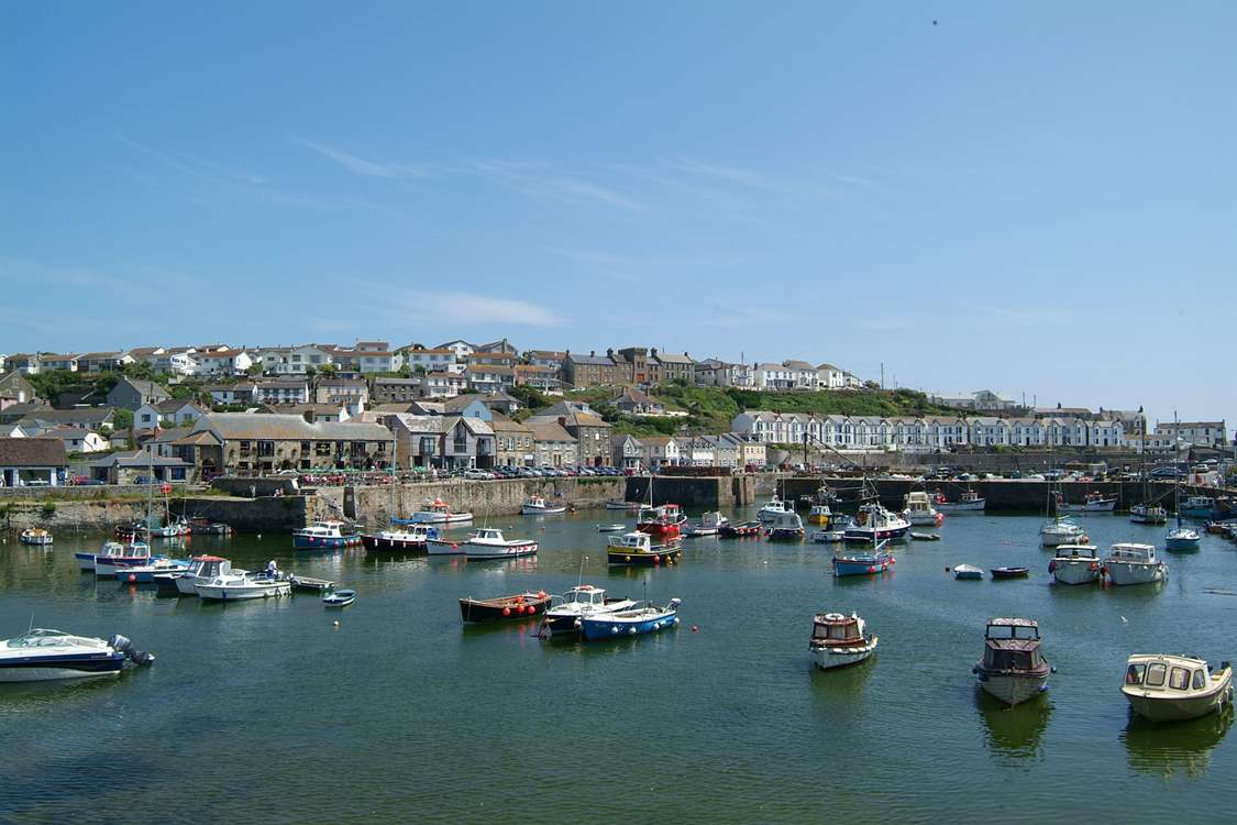 The foodie destination of Porthleven harbour is only five miles or a ten minute drive away.