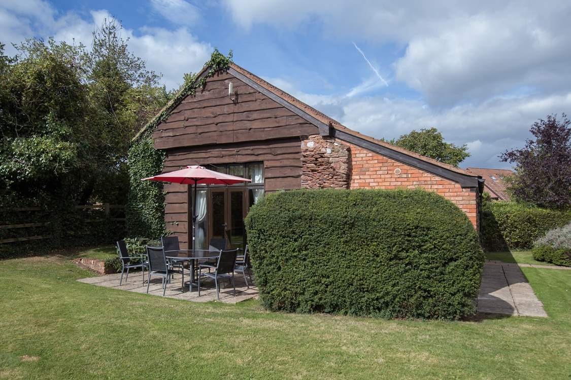 Oak Tree Barn is a very spacious detached barn with a large enclosed garden - ideal for families with small children, or guests with dogs.