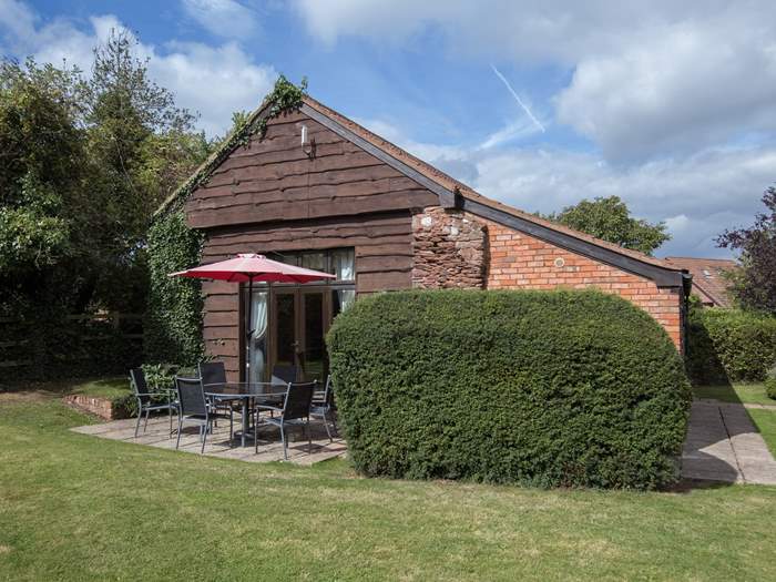 Oak Tree Barn, Sleeps 4 in Taunton