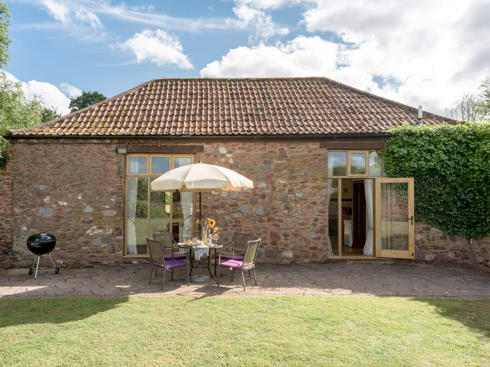 Orchard Barn is a detached barn conversion in the fringes of the Quantock Hills with the most stunning grounds and gardens