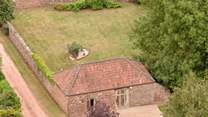 A pretty barn in a pretty garden. 