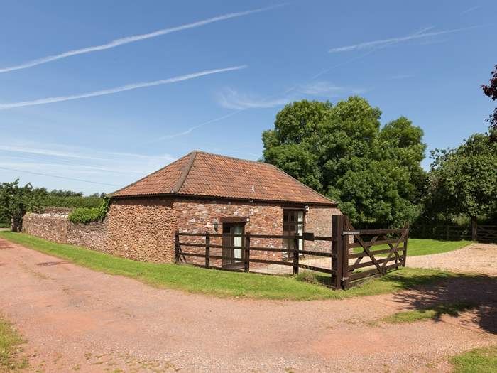 Orchard Barn, Sleeps 3 in Taunton