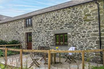 The front door of Lena cottage with gorgeous patio.