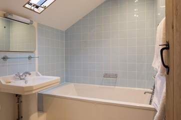 En-suite to bedroom 2.
