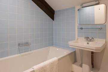 En-suite to bedroom 3.