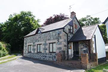 The Old Stone Workshop is a detached cottage.