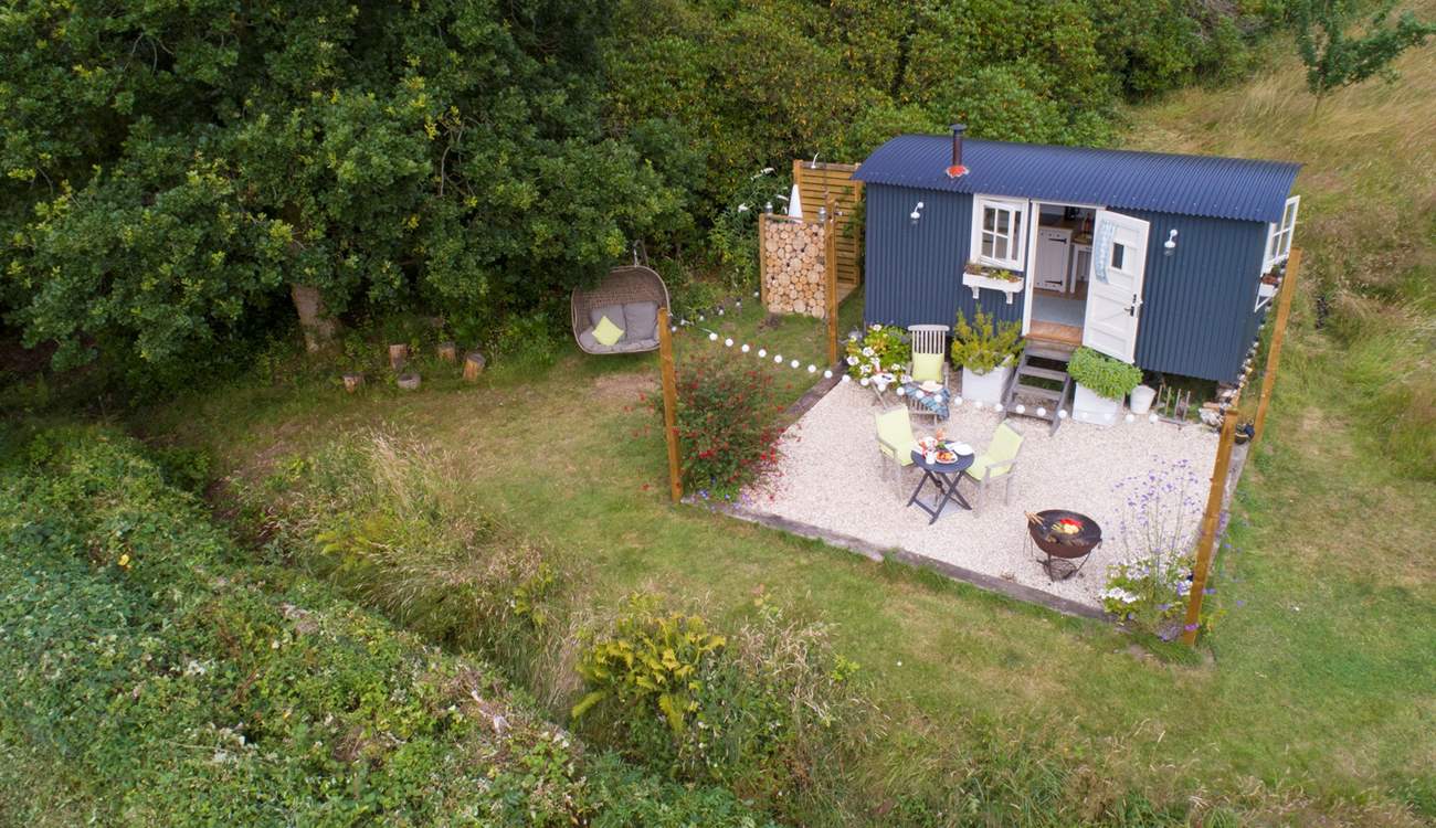 Just look at the setting of this lovely retreat. We love the alfresco shower! 