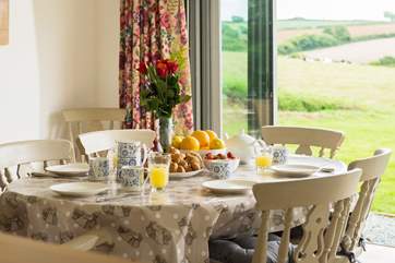 Breakfast, lunch or dinner with a view.