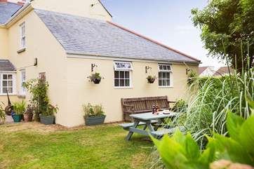 There is an area of garden to the side of the cottage perfect for enjoying a drink or bite to eat and as the Owners use their garden behind Brick Cottage, this is just for guests.