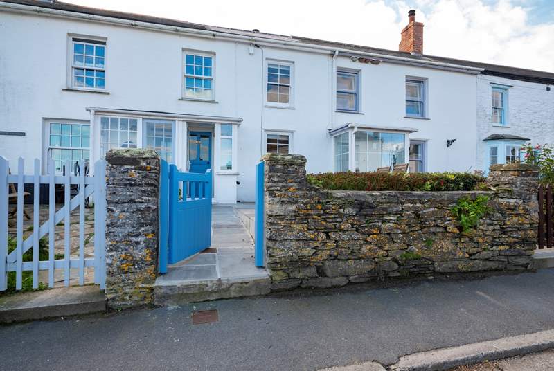 A sought after location on The Lugger overlooking Gerrans bay.
