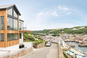 This fabulouse house sits high on Lighthouse Hill overlooking Portreath.
