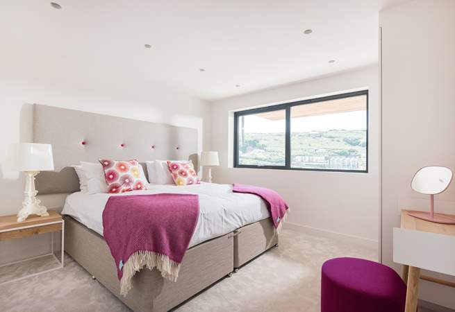This gorgeous bedroom has a super-king 6ft double bed which can also be made up as two 3ft full size single beds. (there are now blinds at the windows)