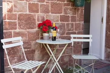 There is a pretty courtyard at the back of the cottage too where you can sit and relax. There is pedestrian access to the other cottages along the top of the courtyard-area.