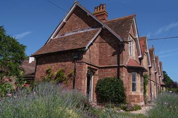 1 Coastguard Cottages is the end of this very pretty row of just five beautiful cottages facing the sea.