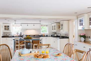 Looking towards the kitchen-area.