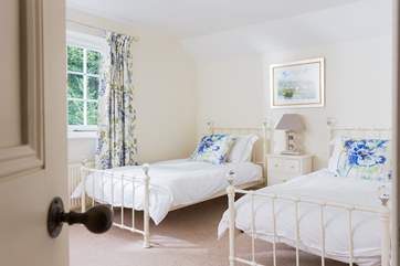 Bedroom 3 has 'zip and link' beds (6' super-king double or 3' singles).