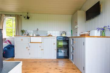 The kitchen is very well-equipped.