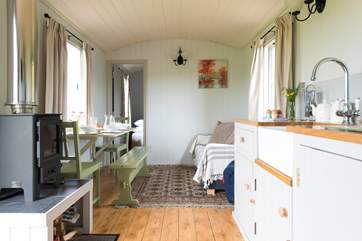 The wood-burner ensures cosiness all year round.