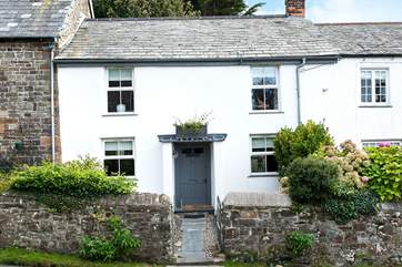 This gorgeous 17th Century cottage nestles in the heart of the village.