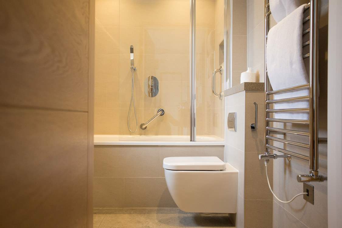 Another gorgeous bathroom.