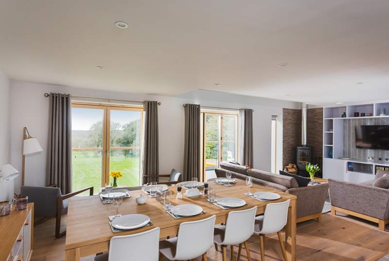 Open plan living at its best, Dine at home or book a table at the hotel - saves on the washing up!